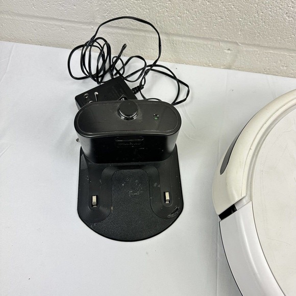iRobot Roomba 531 & Charger, Not Working - Picture 2 of 5